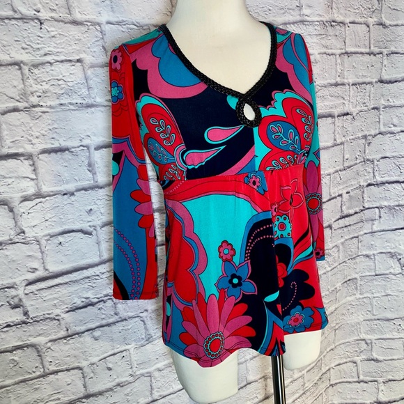 Bisou Bisou. Bright Y2K Stretchy Club Top. Fun & Flirty Print. Size XS. - Picture 2 of 7